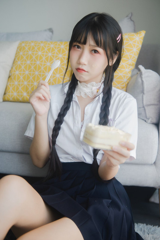 微博人气Coser不呆猫 – 奶油少女 [80P4V-100MB]